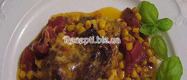 М'ясо в духовці з кукурудзою і томатами Сир твердий