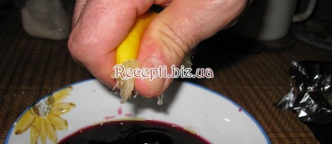 Кролик, запечений у червоному вині Олія оливкова