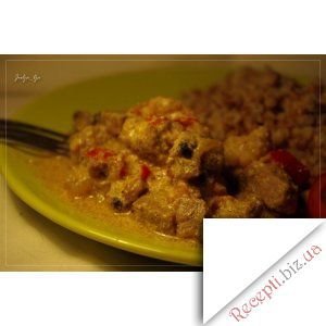 Фото - Яловичина із печерицями та овочами у вершковому соусі з імбирeм