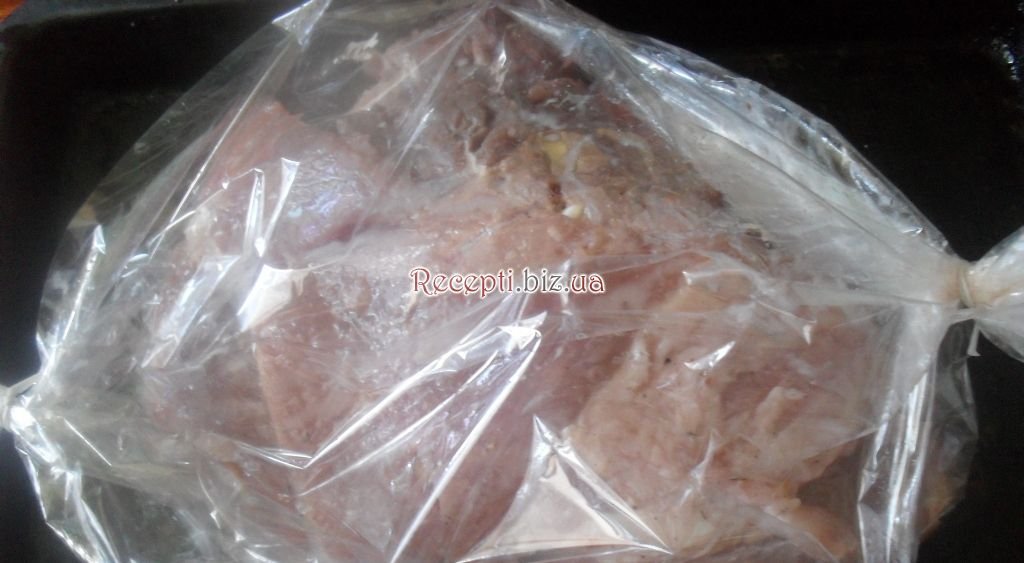 фото Запечена свинина у смородинової-гірчичному маринаді