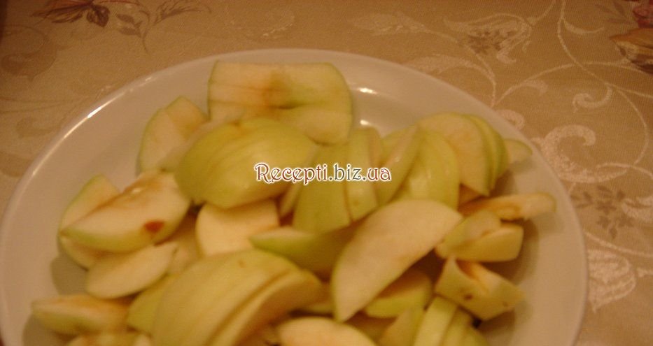 фото Свинина тушкована зі сливами та яблуками