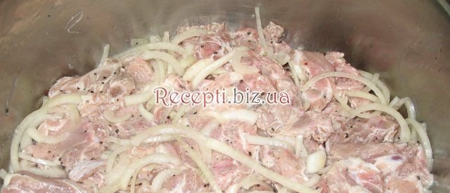 Пікантне свиняче рагу в томатному соусі Свинина на хрящах