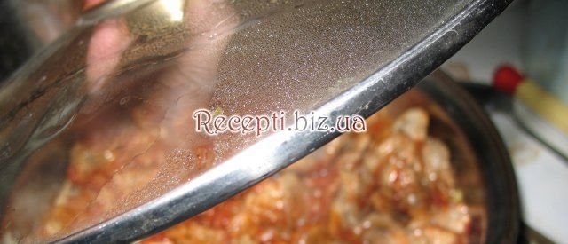 Пікантне свиняче рагу в томатному соусі