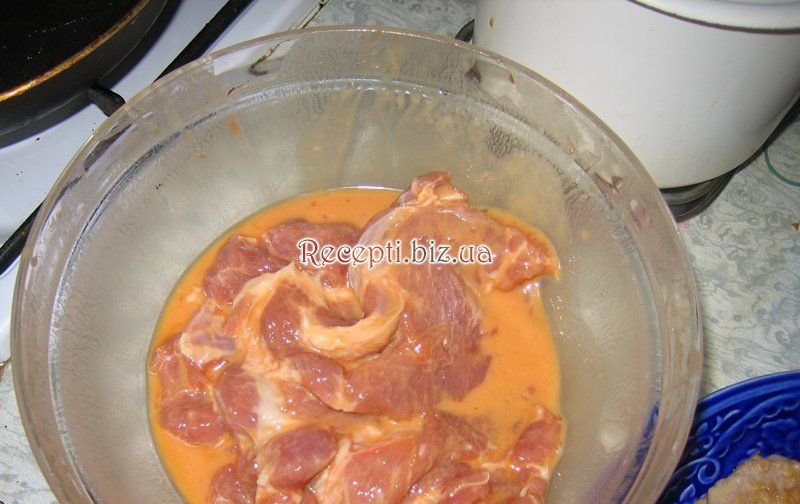 Свинина, запечена з помідорами і сиром інгредієнти