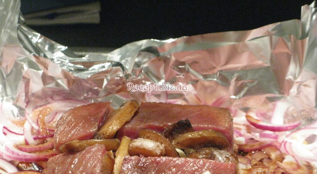 М'ясо у фользі, запечене в духовці Масло вершкове