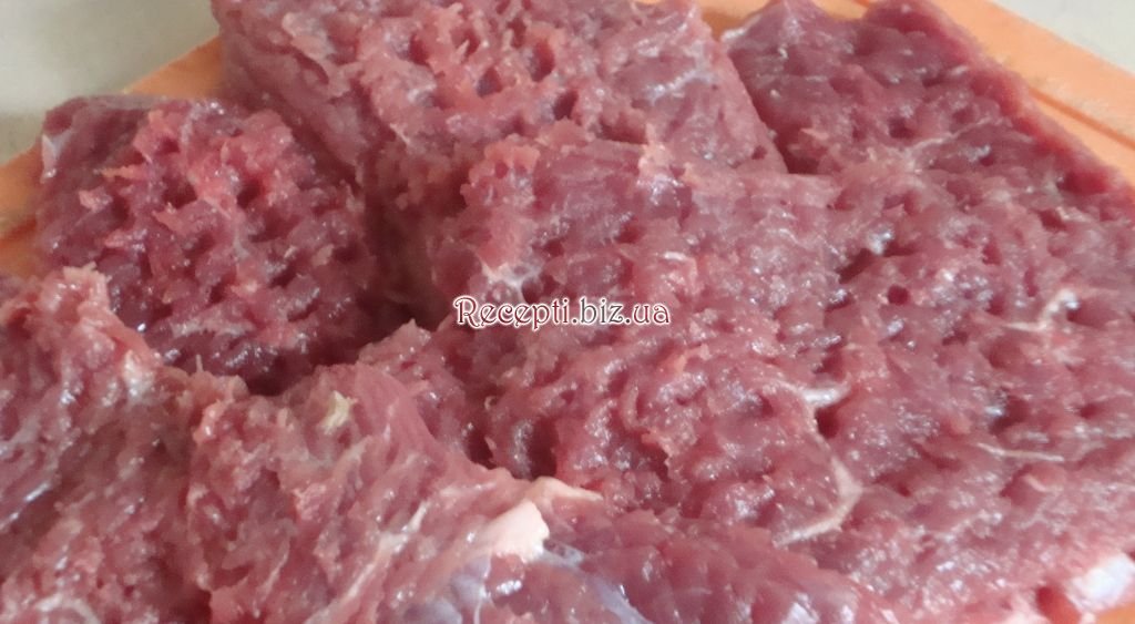 Запечене м'ясо в хлібному короваї інгредієнти