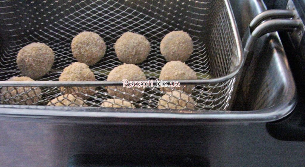 Bitterballen - Закусочні крокети з рагу з телятини Бульйон