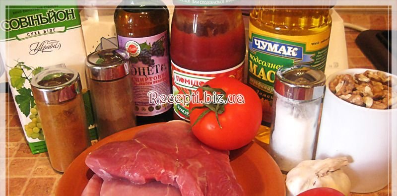 Свинячі стейки в горіховому соусі інгредієнти