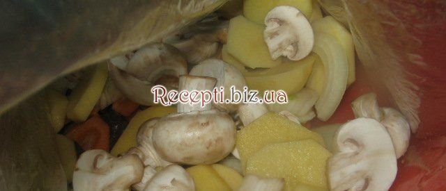 фото Картопля з печінкою та грибами в рукаві