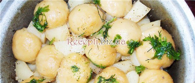Картопля тушкована з нудлямі по-українськи Цибуля ріпчаста