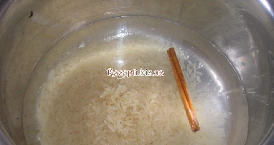 Рис зі смаженою кокосом Вода
