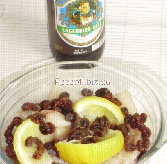 фото Рибка, тушкована в пиві, з лимоном і родзинками