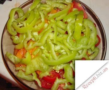 Курча з овочами, тушкований у фользі Перець солодкий