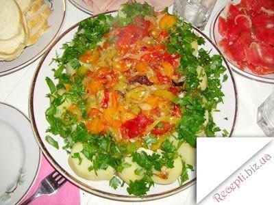Курча з овочами, тушкований у фользі Перець