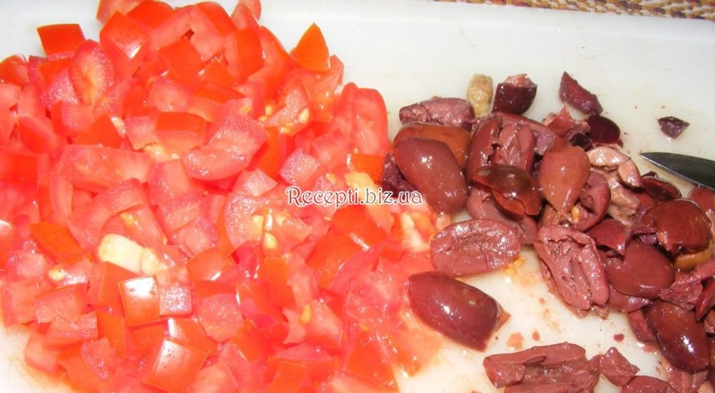 Курка запечена з оливками, каперсами і помідорами інгредієнти