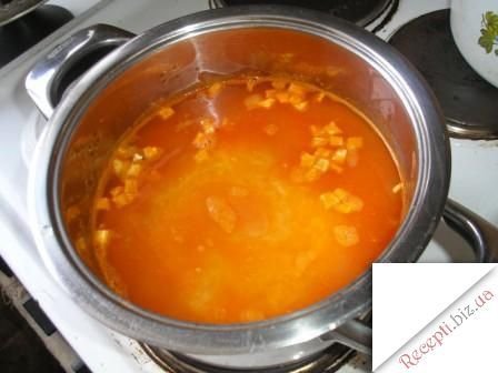 Курка з рисом в томатному соусі 