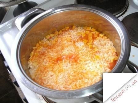 Курка з рисом в томатному соусі 