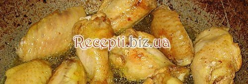 фото Тушкована капуста з курячими крильцями