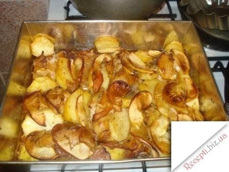 Стегенця, запечeние з картоплею і яблучком інгредієнти