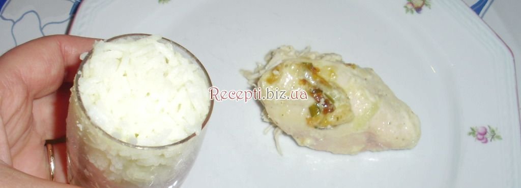 Курячі грудки в вершково-цибульному соусі (з дитячим варіантом) Лукзелений