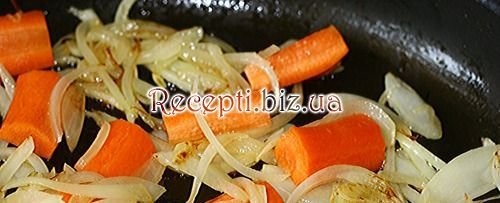 Курка з овочами і чебрецем, запечена в вершках