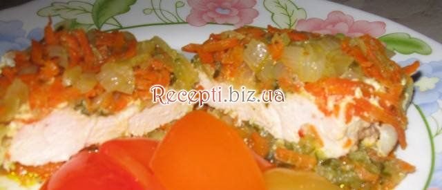 Куряча грудка з овочами Морква