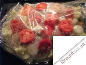 Пангасіус з овочами, запечений у рукаві:) Лукрепчатий