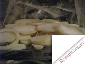 Пангасіус з овочами, запечений у рукаві:) Помідор