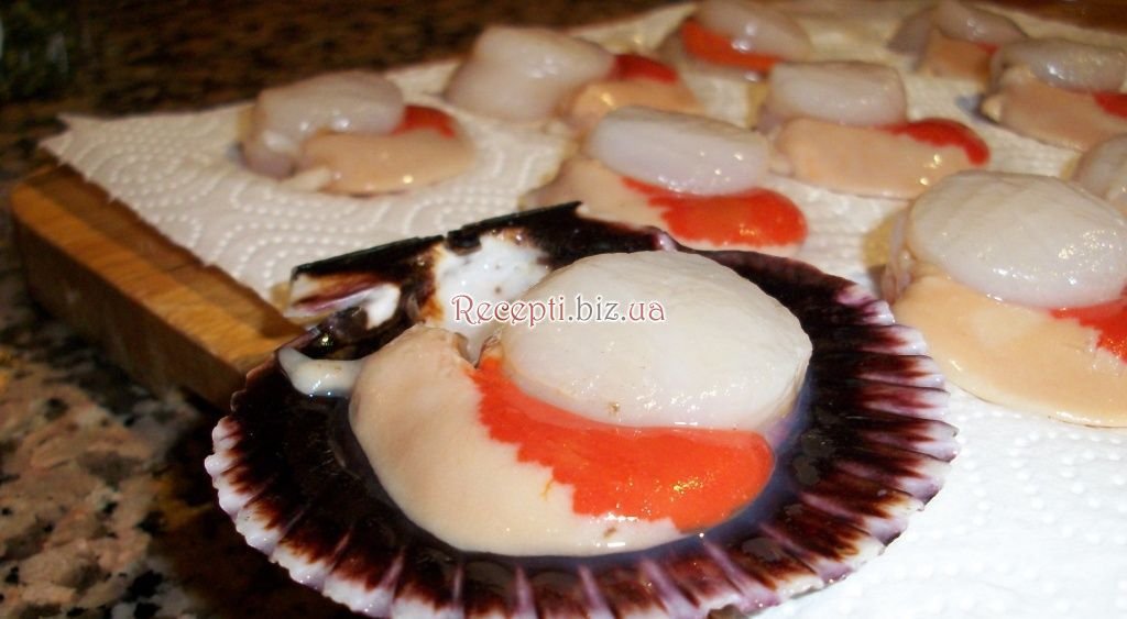 Морські гребінці з грибами в сметанному соусі інгредієнти