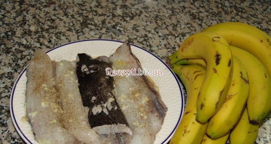 Рибне філе з бананами Риба