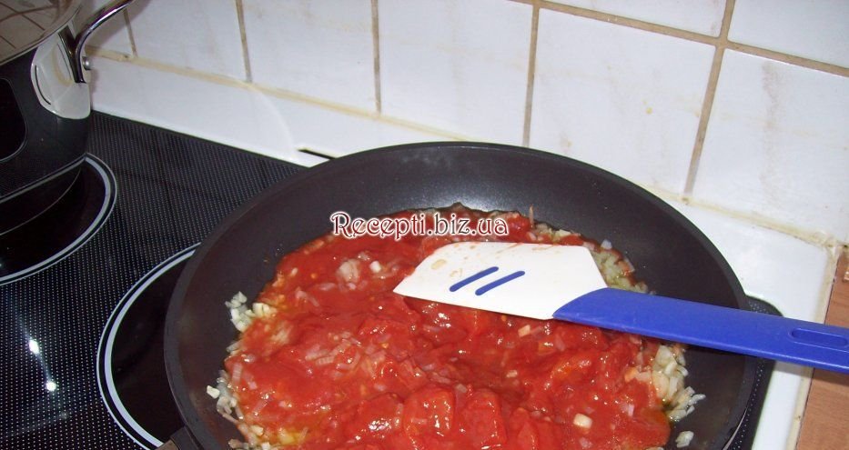 Томати спагетті під ніжним соусом з тунцем і каперсами Спагетті