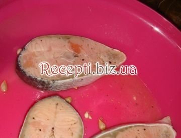 Запечений лосось і асорті сирне у виноградних листочках інгредієнти