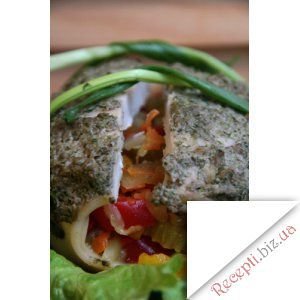 Фото - Кальмари, фаршировані овочами, з грибним соусом
