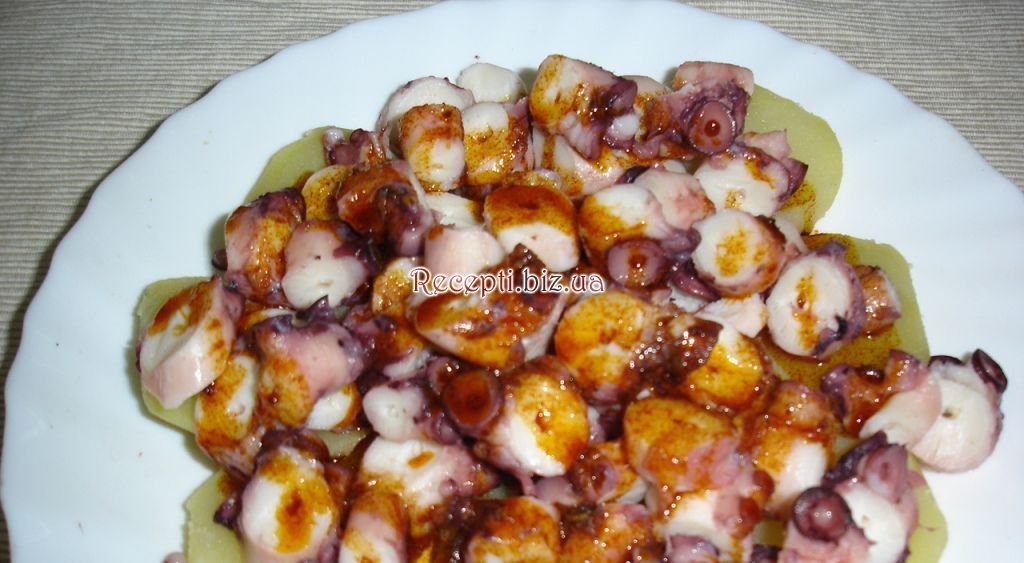 Восьминіг з картоплею і паприкою. Pulpo a la gallego Спеції