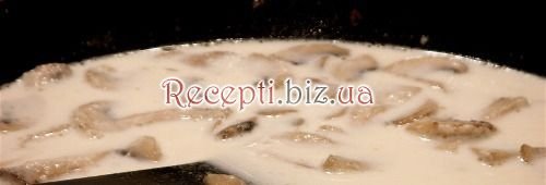 Домашні пельмені в грибному соусі Масло вершкове
