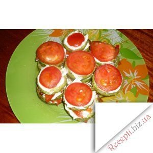 Фото - Кабачки смажені із часниковим соусом і помідором