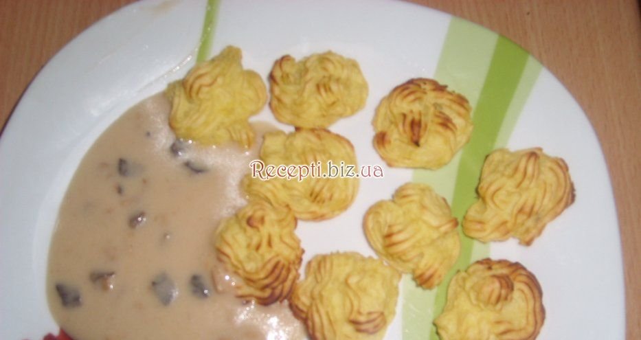 Картопляні трояндочки з грибним соусом