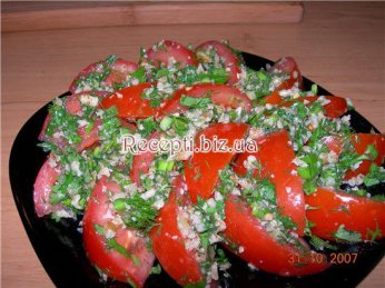 Салат з томатів з горіхами