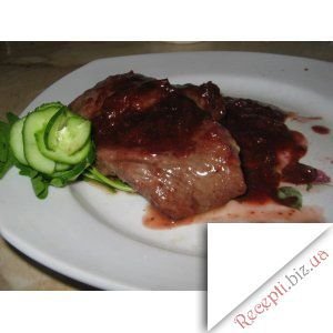 Фото: М'ясо з брусничним соусом