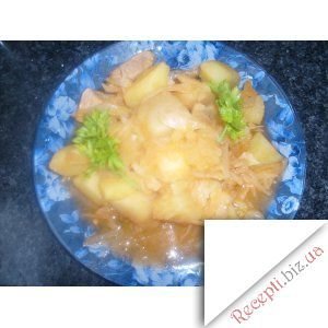Фото: М'ясо тушковане з капустою і картоплею