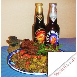 Фото: Стейк із бізона "Інукшук" із салатом із сочевиці