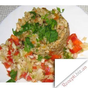 Фото: Рис із овочами та курячим соусом
