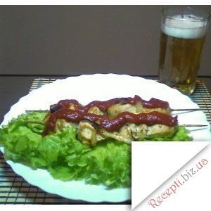 Фото: Шашлик курячий домашній з салатом