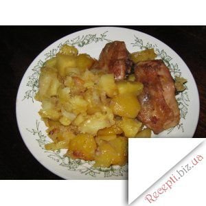 Фото: Курячі стегенця із картоплею та ананасами у рукаві
