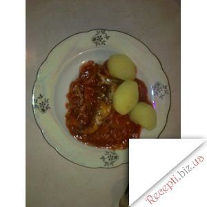Мойва з цибулею і томатною пастою