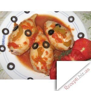 Фото: Фаршировані кальмари у томатному соусі