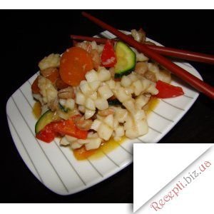 Фото: Кальмари та креветки по-китайськи з овочами
