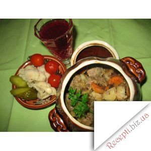 Фото: Печінка індички з овочами в сметанно-винному соусі