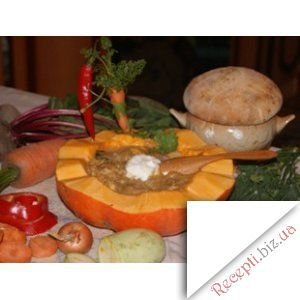 Фото: "Лісове озеро" з м'яса, сиру й овочів