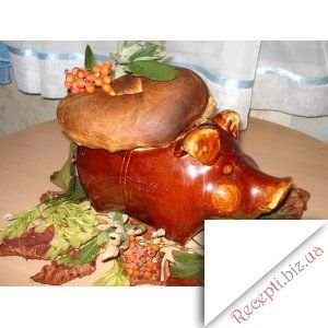 Фото: Свинка з овочами під "ковпаком"